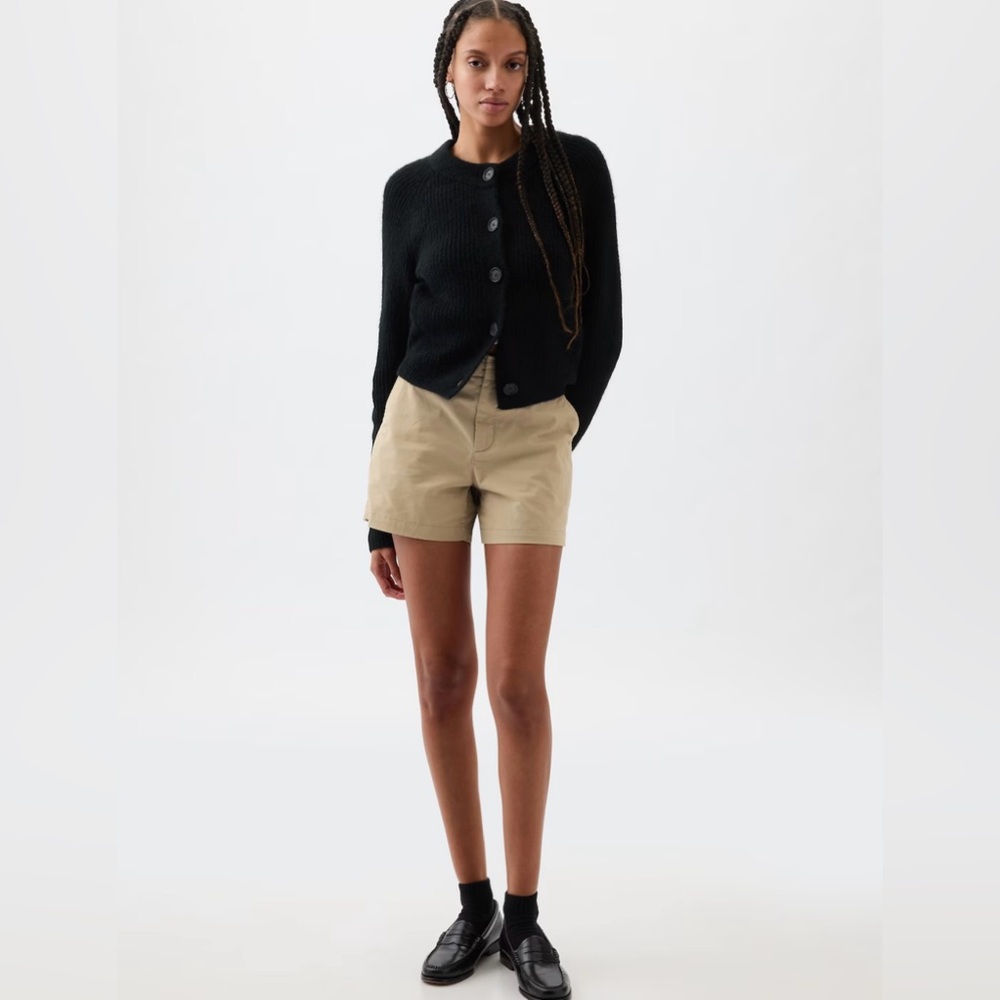 NWT Gap 3” Mid Rise Summer Shorts Khaki Size 4